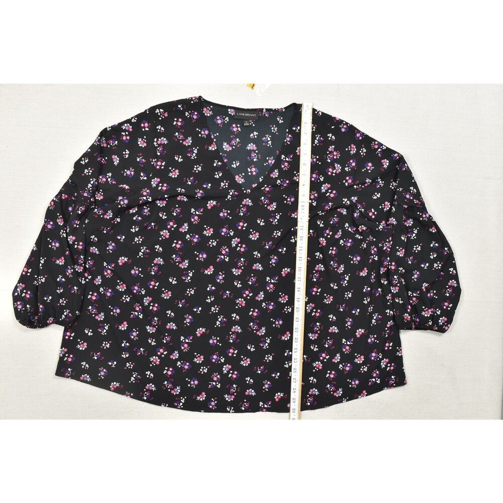 Lane Bryant Women's Size 26 Black Floral V-Neck Blouse 3/4 Bell Sleeve Polyester - Picture 2 of 8